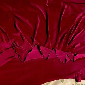 Ronnie Nicole. Size 12. Brand new.Crimson color